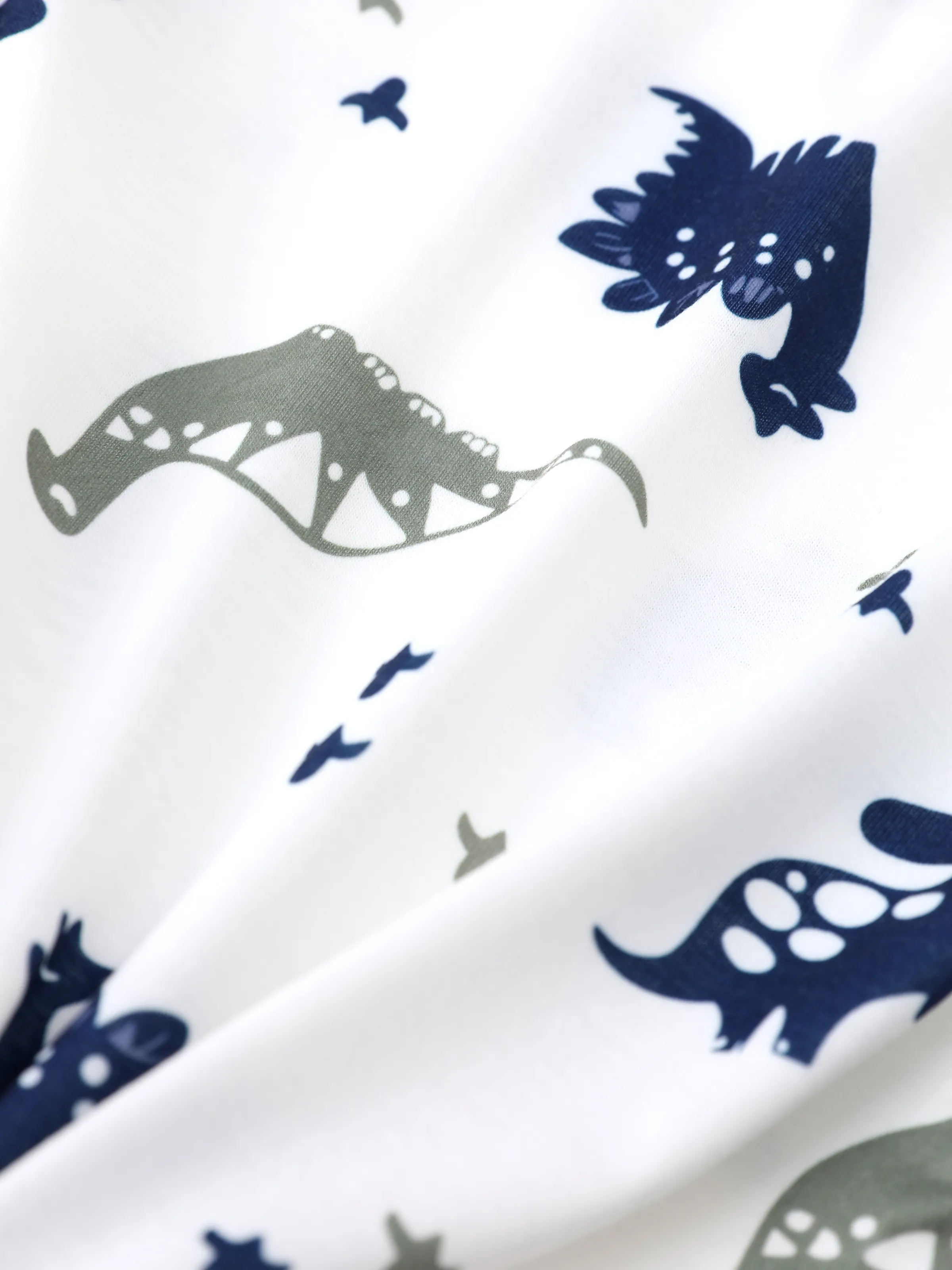 2pcs Baby Boy All Over Dinosaur Print Short-sleeve Tee and Solid Shorts Set Army green - Image 4