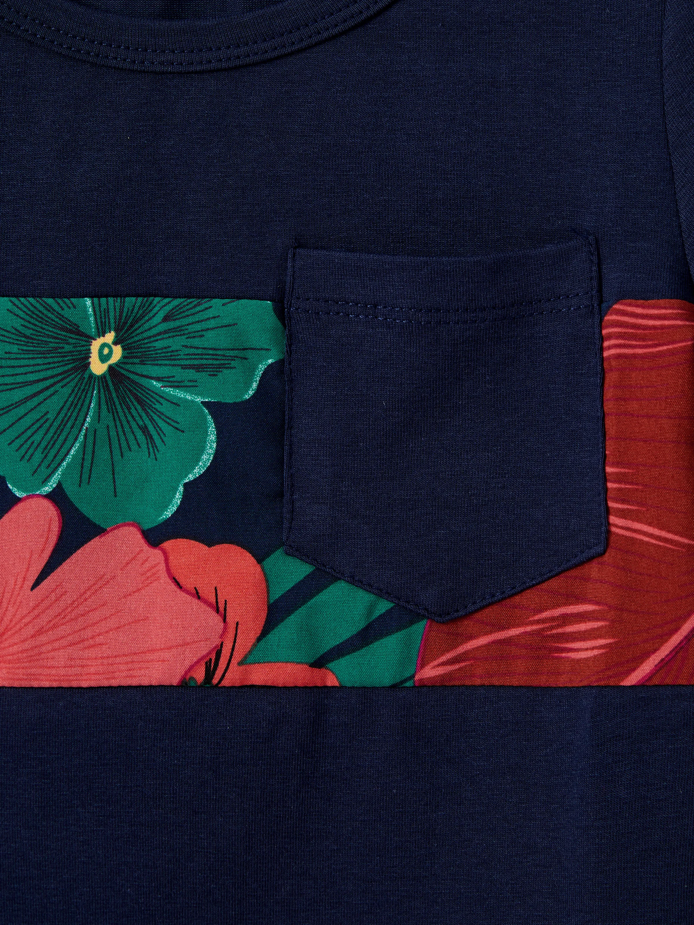 Daddy and Me Family Matching Sets Floral Panel Black tee and V-neck Strap Dress with Hidden Snap  Deep Blue - Image 12