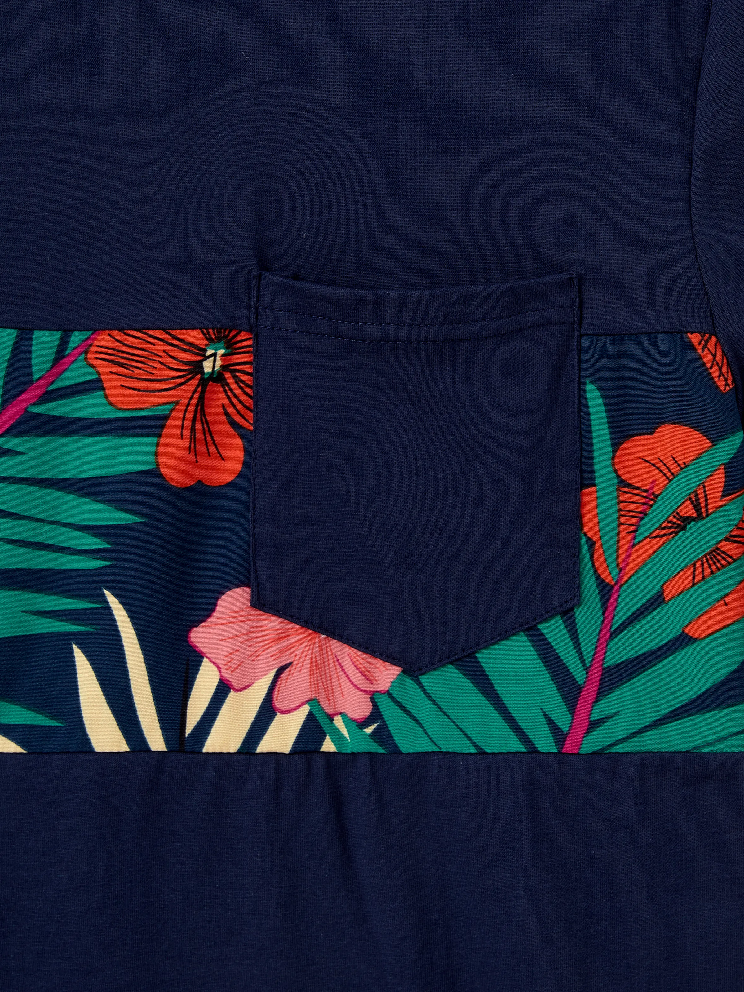 Daddy and Me Family Matching Sets Floral Panel Black tee and V-neck Strap Dress with Hidden Snap  Deep Blue - Image 7