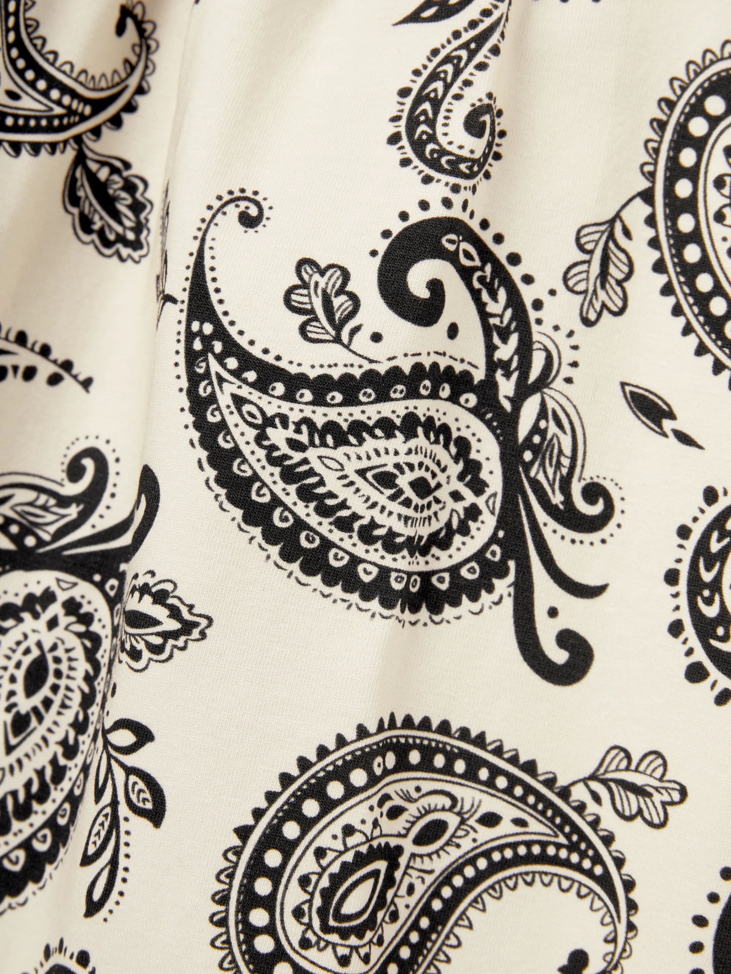 Daddy & Daughter Paisley Print Outfits Sleeveless Spaghetti Strap Dress & Cotton T-Shirt for Mom, Dad, & Kids Perfect for Family Outings & Photos Black - Image 17