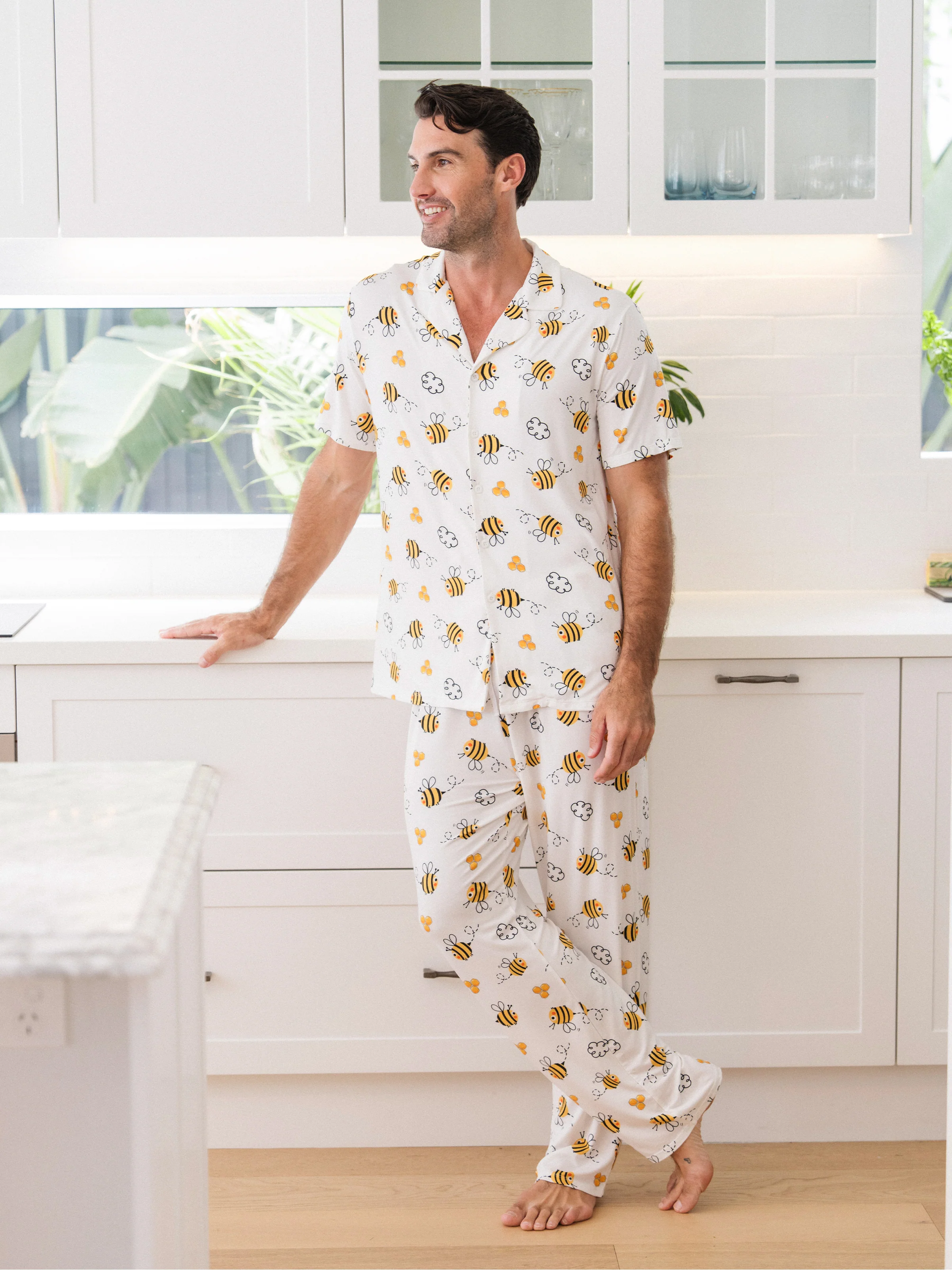 Daddy & Son Bamboo Pajamas Soft Bamboo Viscose PJs for Men Women Kids Toddler, Cute Bee Print Sleepwear with Short Sleeve Top and Long Pants White - Image 3