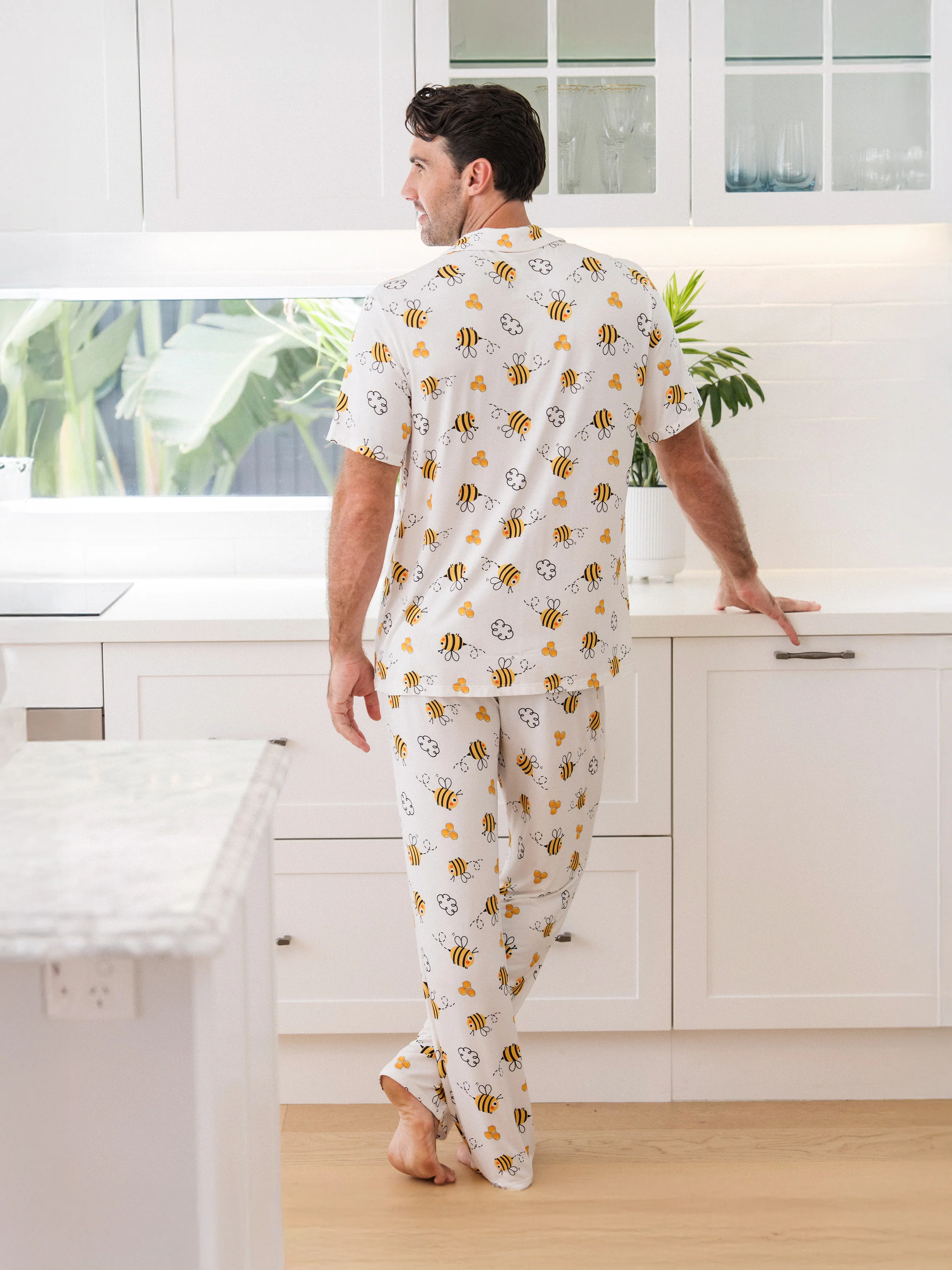Daddy & Son Bamboo Pajamas Soft Bamboo Viscose PJs for Men Women Kids Toddler, Cute Bee Print Sleepwear with Short Sleeve Top and Long Pants White - Image 4