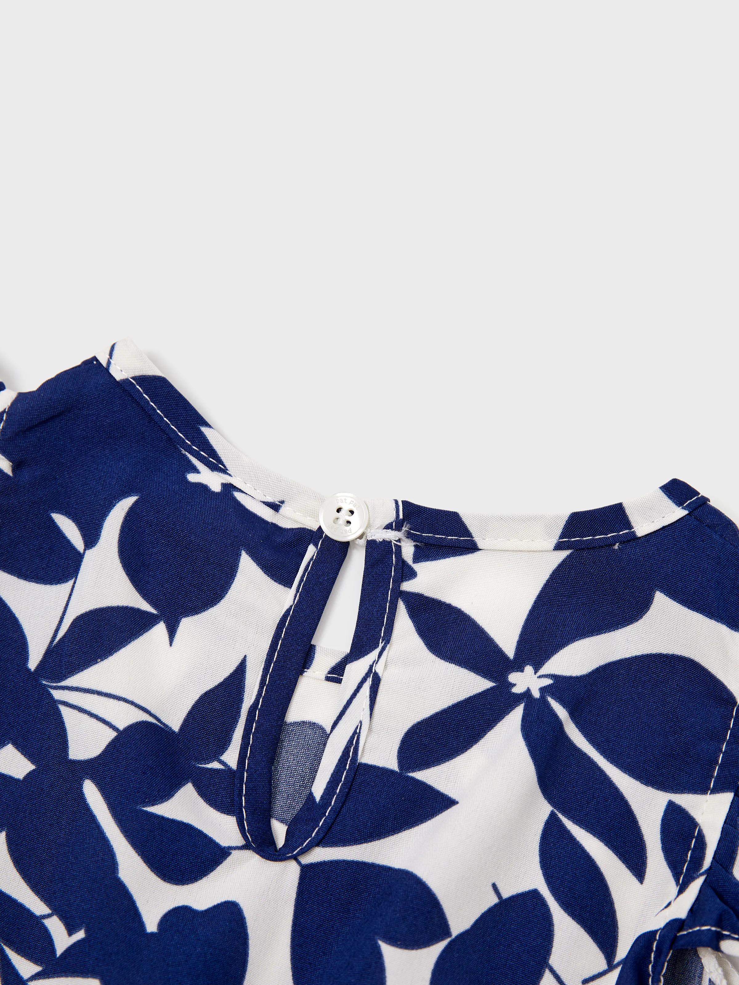 Family Matching Blue Colorblock Tee or Leaf Print Smocking Puff-sleeve Dress Set Blue - Image 11