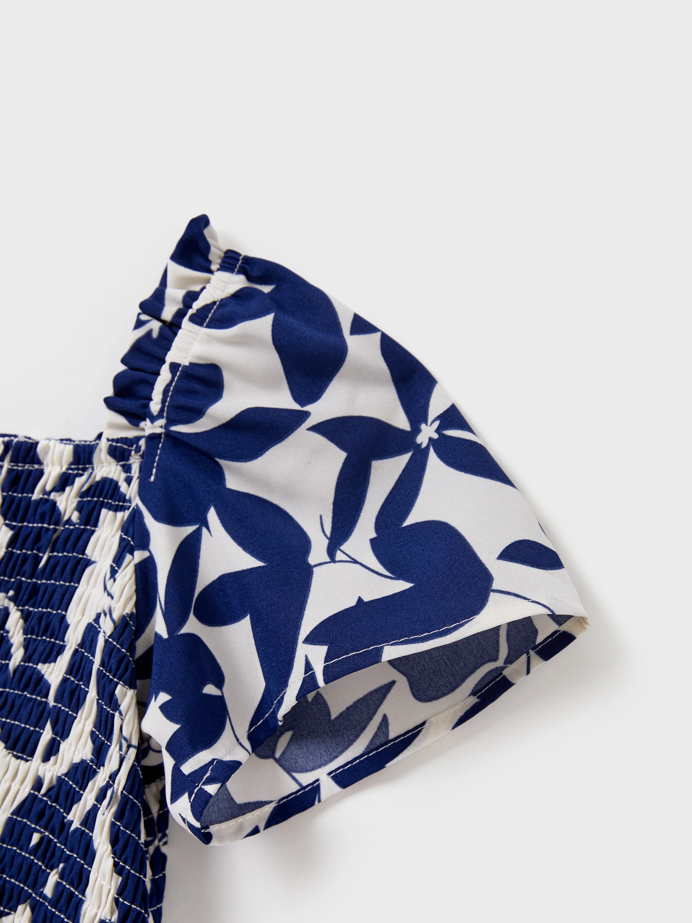 Family Matching Blue Colorblock Tee or Leaf Print Smocking Puff-sleeve Dress Set Blue - Image 7