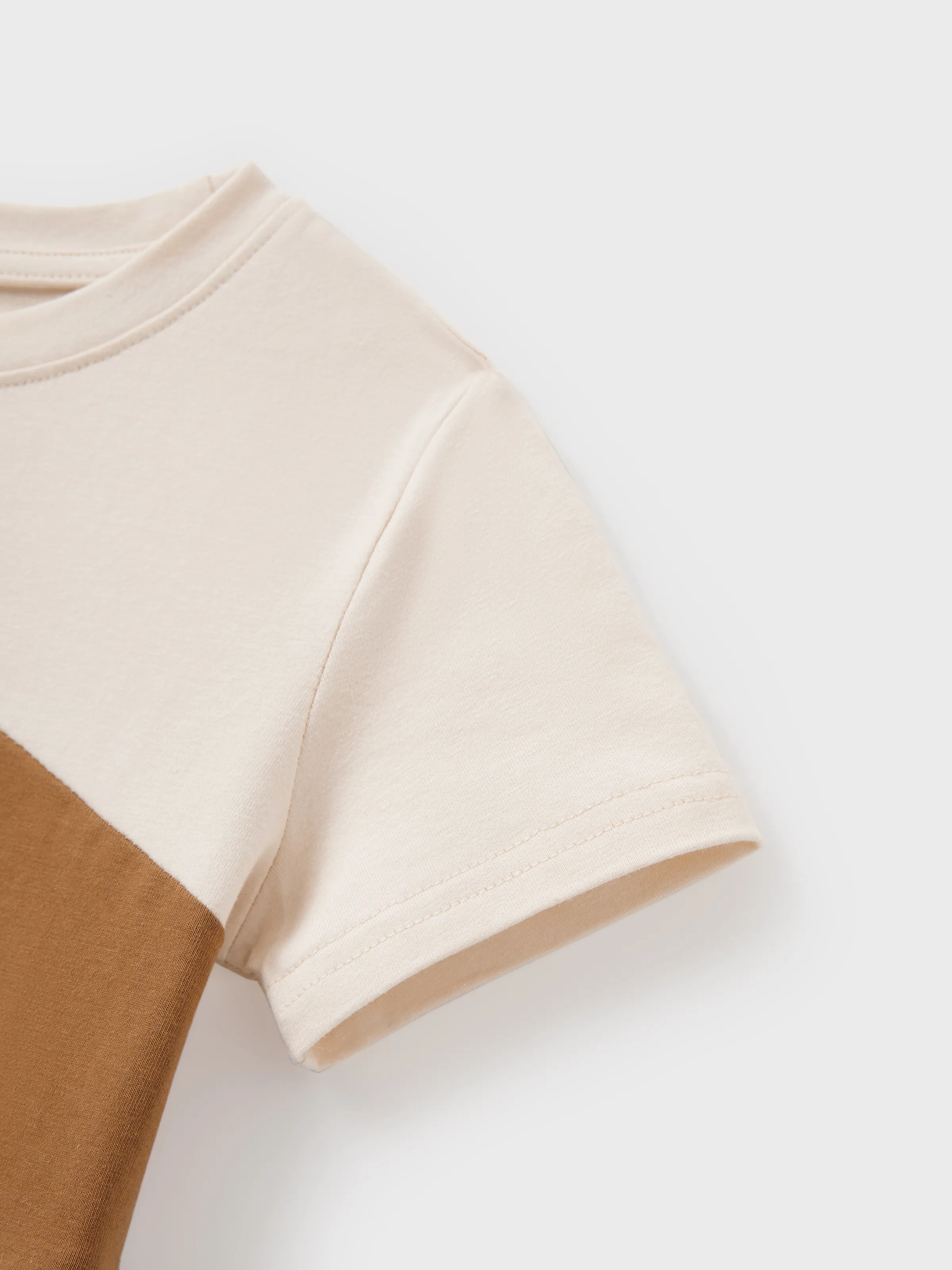 Family Matching Colorblock Cotton Tee or Flora Print Strap Body-con Dress or Mesh Splicing Dress Khaki - Image 20