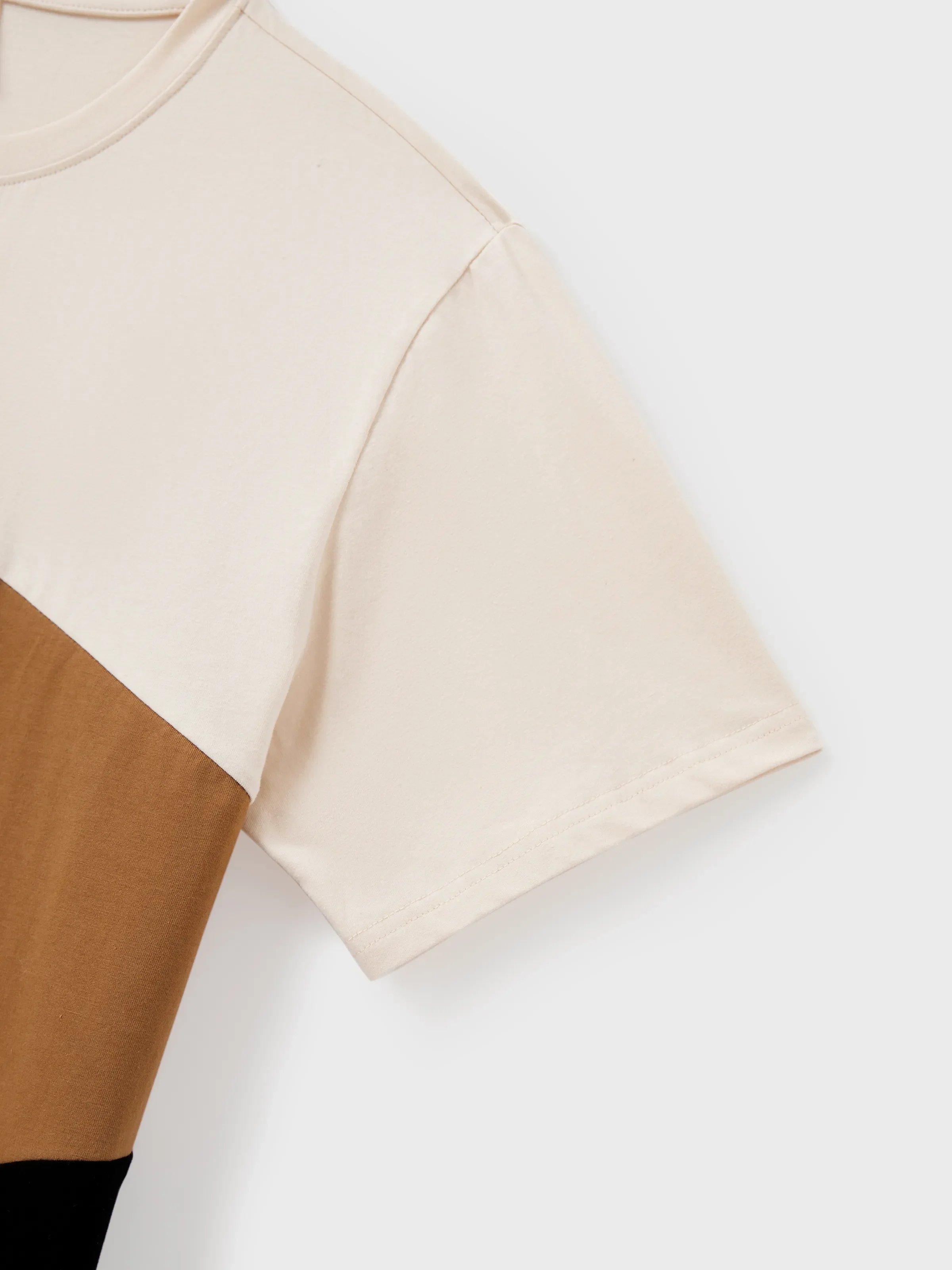 Family Matching Colorblock Cotton Tee or Flora Print Strap Body-con Dress or Mesh Splicing Dress Khaki - Image 26