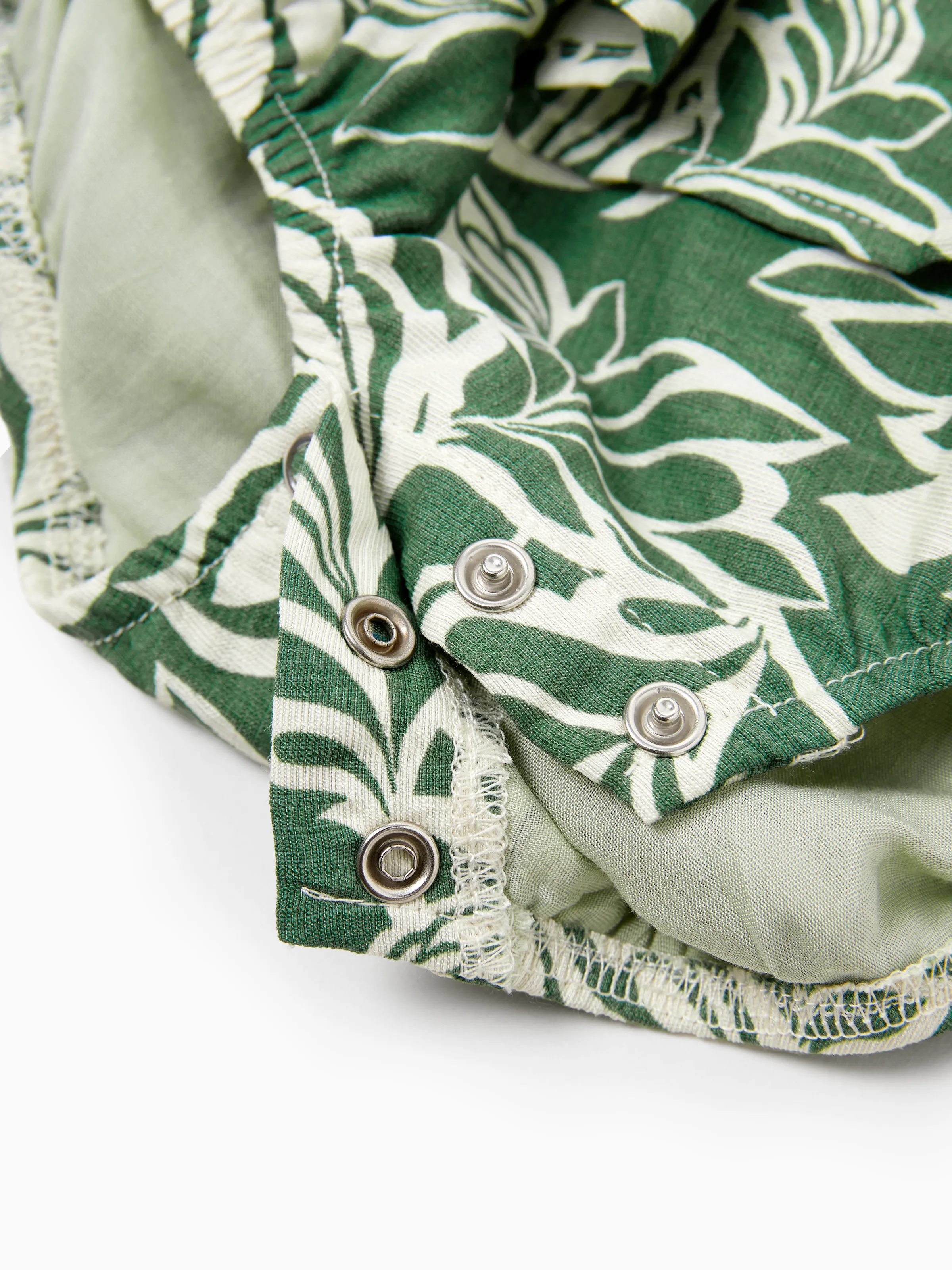 Family Matching Leaf Print Short-sleeve Shirt or Halter Dress Green Set Green - Image 17
