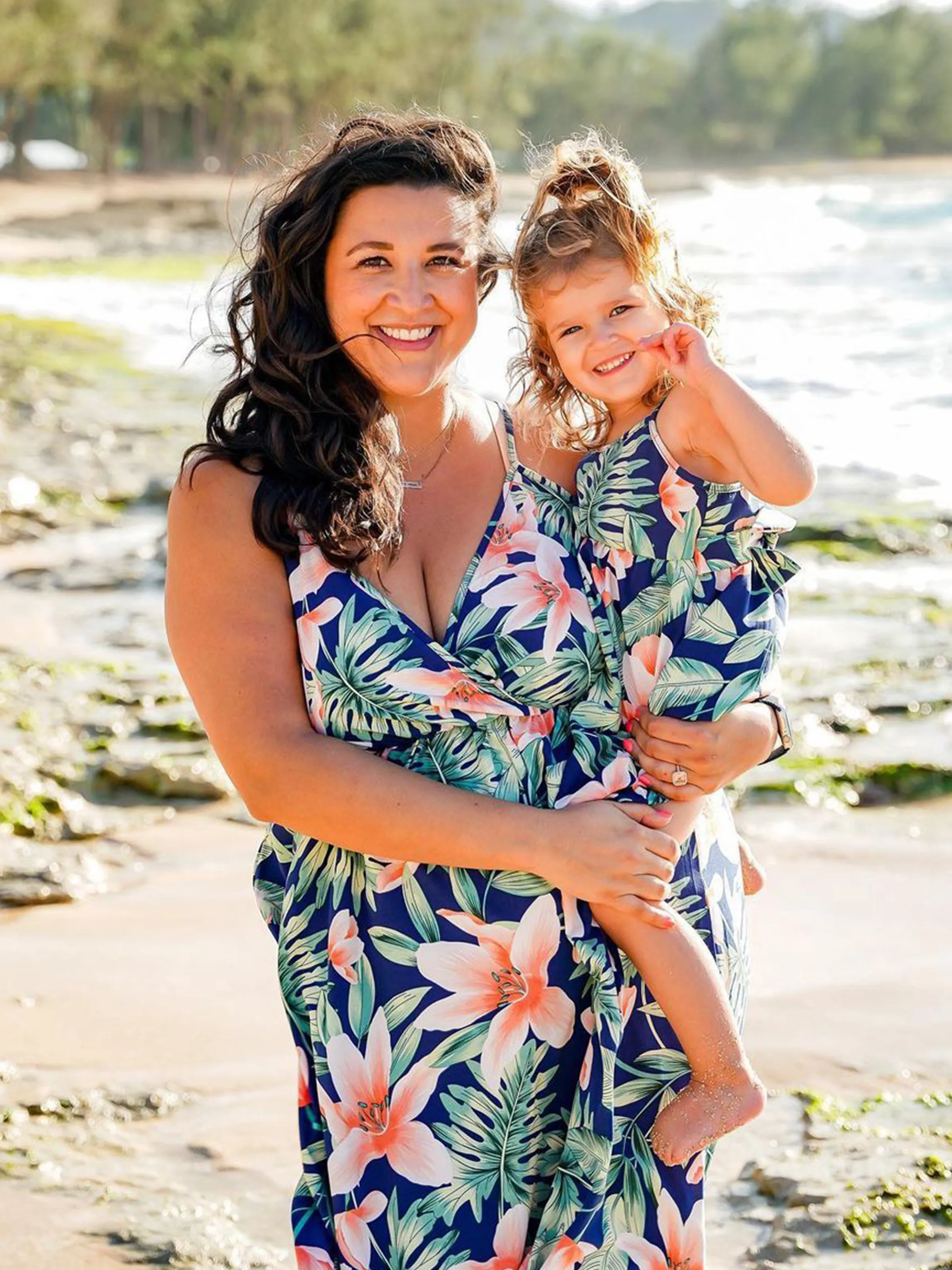 Family Matching Sets Floral Panel Short-sleeve T-shirts or All Over Floral Print V Neck Spaghetti Strap Midi Dresses with Hidden Snap royalblue - Image 21