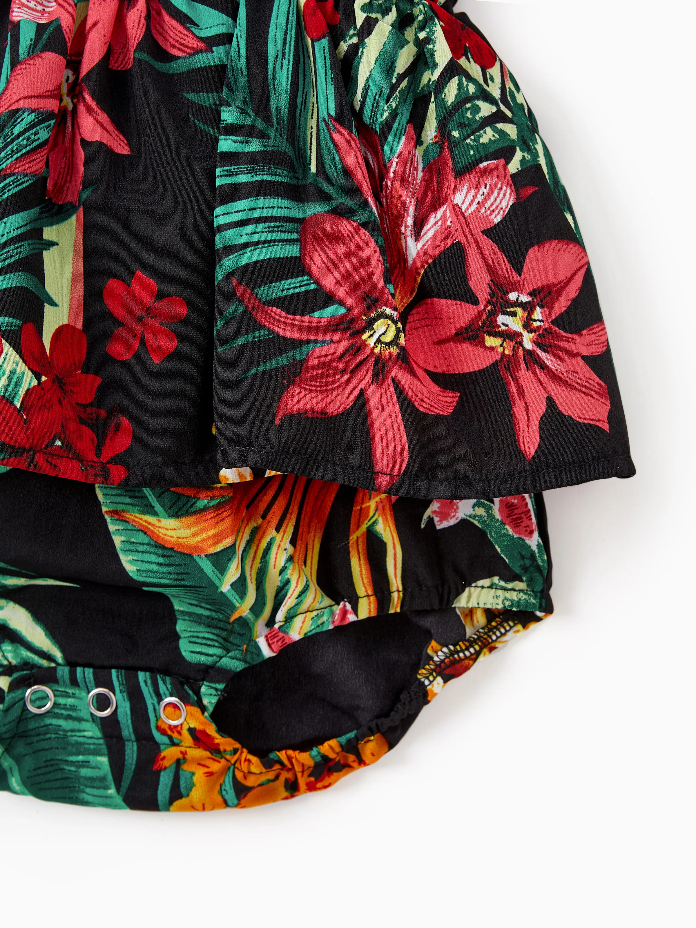 Mommy and Me Family Matching Allover Plant Floral Print Halterneck Dresses and Short-sleeve Shirts Sets Black - Image 18